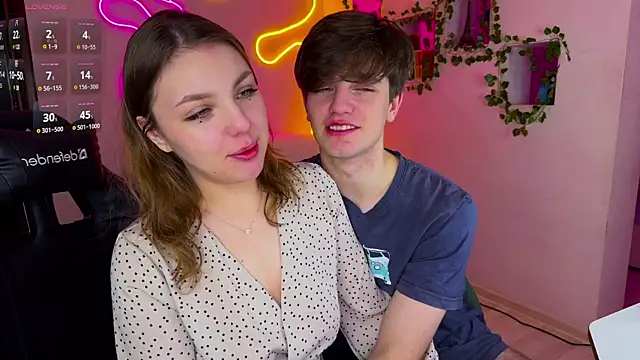 RobertAndLinela online show from March 2, 2025, 11:09 am