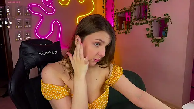 RobertAndLinela online show from March 11, 2025, 12:28 pm