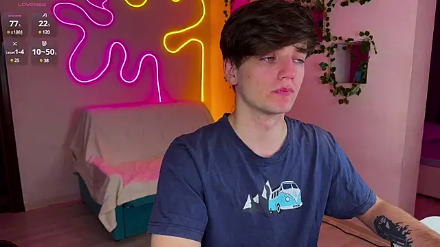 RobertAndLinela online show from March 4, 2025, 10:24 am