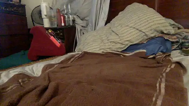 bubblebut420 online show from October 12, 2025, 7:43 am