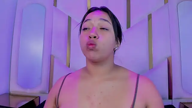 IsabellRodriguez18 online show from April 12, 2026, 3:54 am