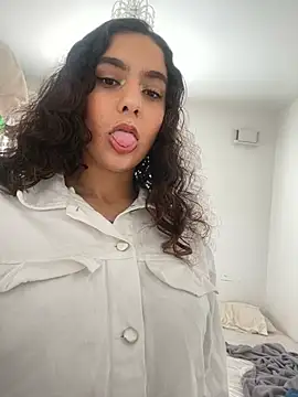 fayfay2002 online show from January 12, 2025, 12:23 pm