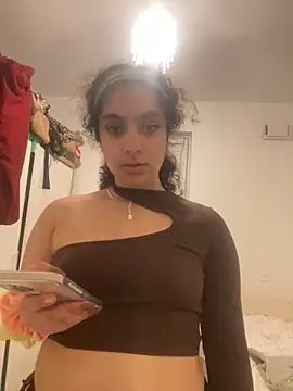 fayfay2002 online show from January 23, 2025, 10:33 pm