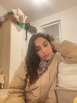 fayfay2002 online show from January 9, 2025, 7:18 pm