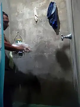 yaxom33 online show from April 3, 2026, 11:44 pm