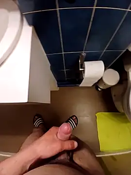 rominoucoquin online show from April 27, 2026, 8:40 pm