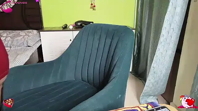 sexyhoney27 online show from November 18, 2025, 8:34 pm