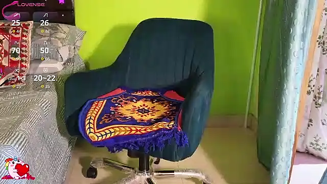 sexyhoney27 online show from October 7, 2025, 7:48 pm