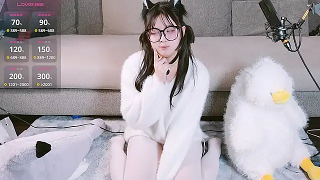 Yu UwU  online show from January 17, 2025, 2:50 pm