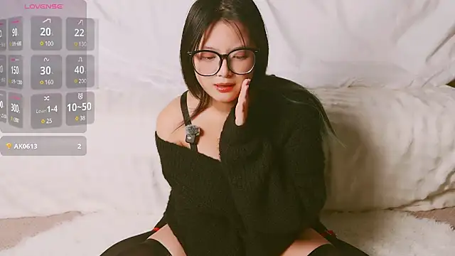 Yu UwU  online show from March 4, 2025, 12:44 pm