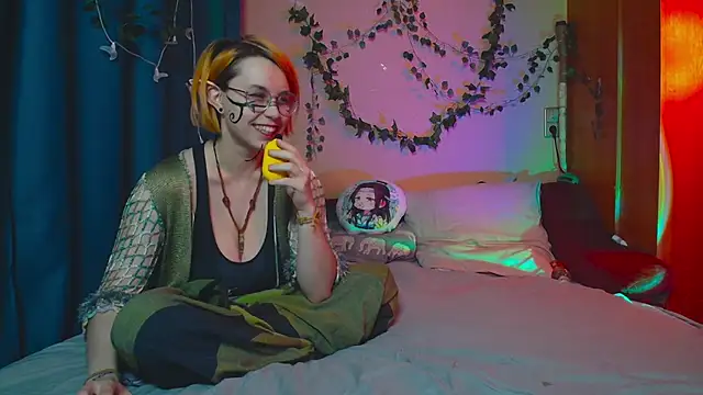 TrickyKitsune online show from March 21, 2025, 4:40 pm