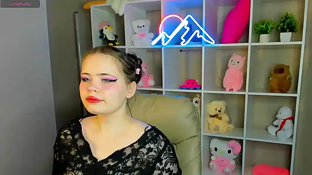 EricaElliott online show from February 17, 2025, 1:04 am