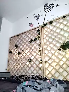 Mia WAll online show from January 22, 2025, 4:33 pm