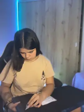 pretty angela1 online show from April 16, 2026, 4:13 am