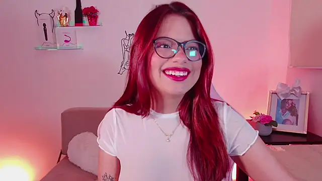 Snapshot of EmiF26 chatting on January 28, 2025, 1:18 am EmiF26 online show from January 28, 2025, 1:18 am