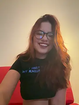 Snapshot of EmiF26 chatting on January 6, 2025, 3:31 am EmiF26 online show from January 6, 2025, 3:31 am