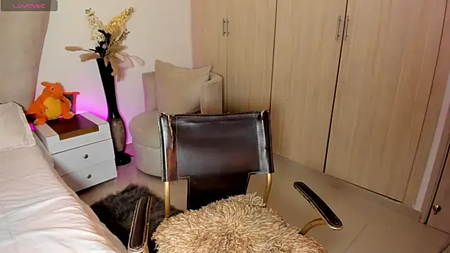 rachaeldeckard   online show from September 21, 2025, 5:23 am