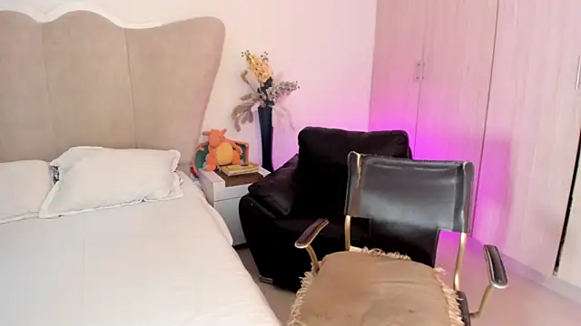 rachaeldeckard   online show from October 21, 2025, 3:39 am