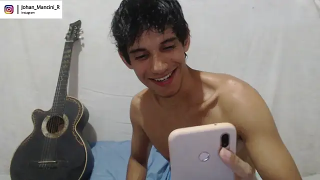 Snapshot of Johan_Mancini_R chatting on December 22, 2025, 6:52 pm Johan Mancini R online show from December 22, 2025, 6:52 pm
