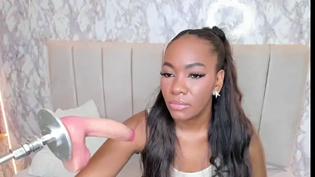 whiitneyfox online show from November 3, 2025, 9:40 pm