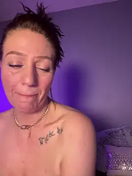 AlessasRoom online show from April 10, 2026, 6:31 am