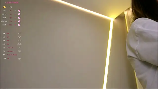 LittleOriana online show from September 12, 2025, 12:11 am