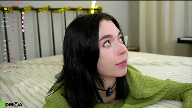 LittleOriana online show from November 22, 2025, 2:10 am