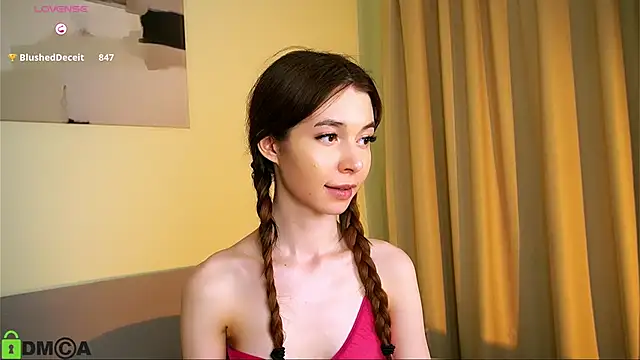 LittleOriana online show from January 30, 2025, 6:43 pm