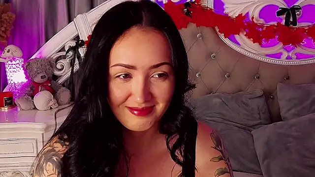 KimKhallifa online show from October 19, 2025, 4:48 am