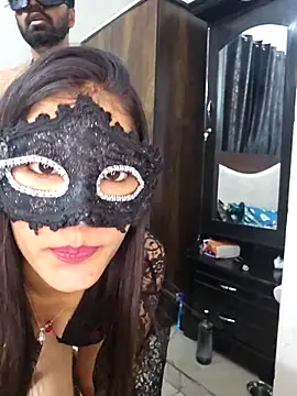 insta hotpair online show from November 9, 2025, 5:17 pm