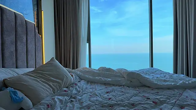 Carolyn Smith online show from November 29, 2025, 1:28 am