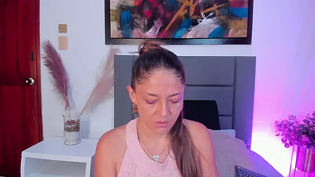 EloiseQuinn online show from September 11, 2025, 12:38 pm