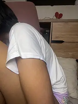 Snapshot of Ninabrunette18 chatting on November 5, 2025, 11:35 am Ninabrunette18 online show from November 5, 2025, 11:35 am