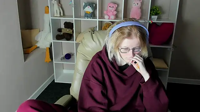 ElizabethHarpper online show from December 19, 2025, 12:58 am