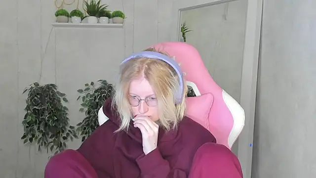 ElizabethHarpper online show from November 28, 2025, 1:06 am