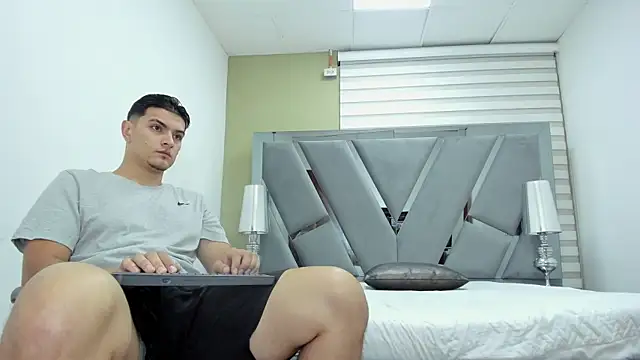 DAVID VICTORIAA online show from July 14, 2026, 1:06 pm