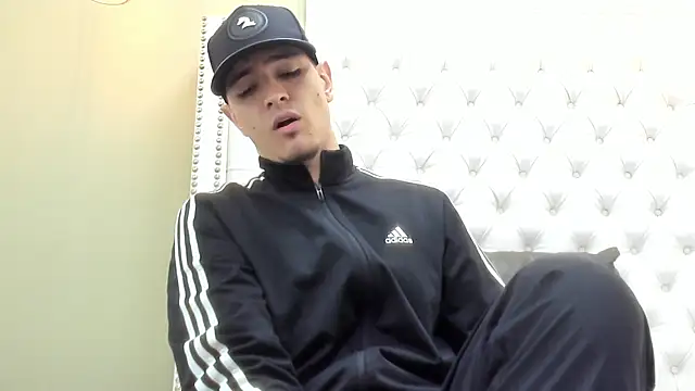 DAVID VICTORIAA online show from September 18, 2025, 1:14 pm