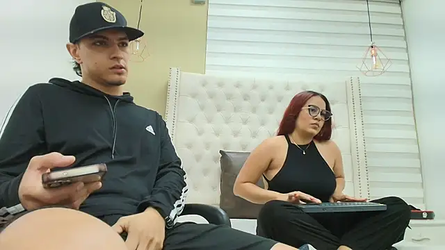 DAVID VICTORIAA online show from November 13, 2025, 12:53 pm