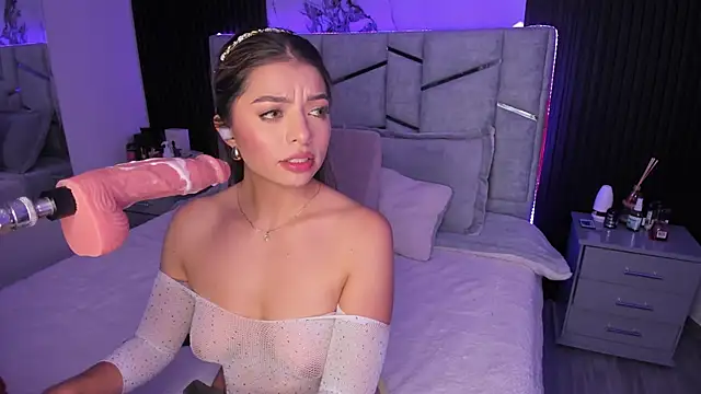 daniiphoeniixx online show from March 1, 2025, 8:21 pm