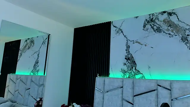 daniiphoeniixx online show from September 19, 2025, 7:18 pm