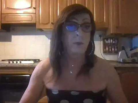 Snapshot of Tiabet chatting on July 13, 2026, 7:35 pm Tiabet online show from July 13, 2026, 7:35 pm