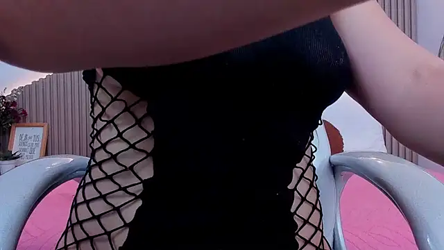 Annie kurt  online show from September 18, 2025, 9:29 pm