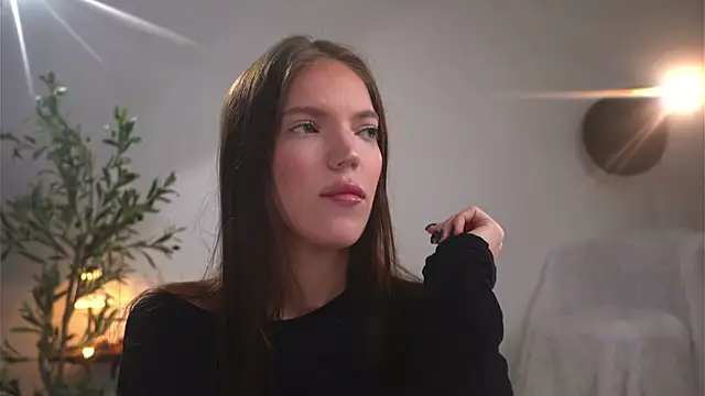 alittlestarrr online show from October 13, 2025, 9:05 pm