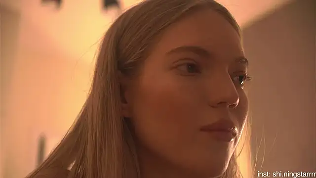 alittlestarrr online show from February 26, 2025, 4:19 am