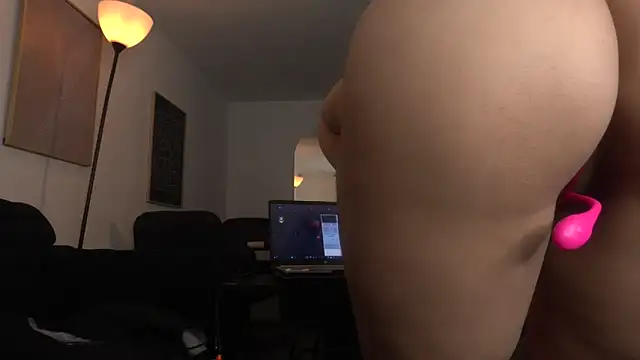 womantall99 online show from October 18, 2025, 5:59 pm