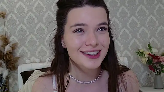 Nellie Medina online show from March 11, 2025, 8:42 pm