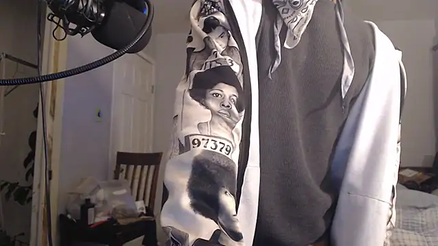 Snapshot of dominatingblacklove chatting on February 16, 2025, 7:48 am dominatingblacklove online show from February 16, 2025, 7:48 am