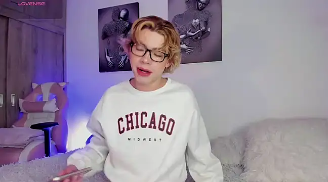 Henophiid online show from February 7, 2025, 10:50 am