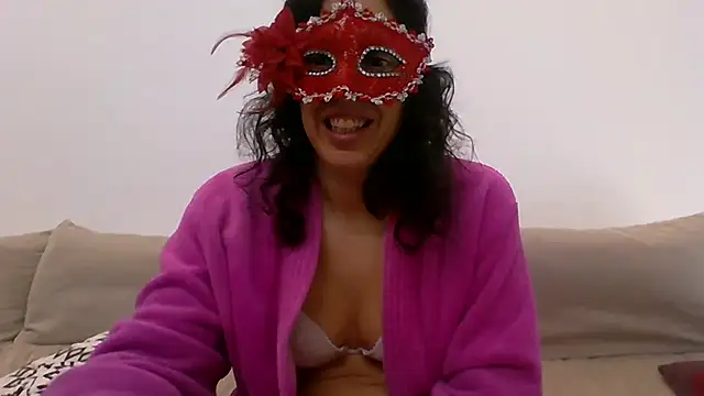 couple-tuga online show from February 17, 2025, 11:34 am