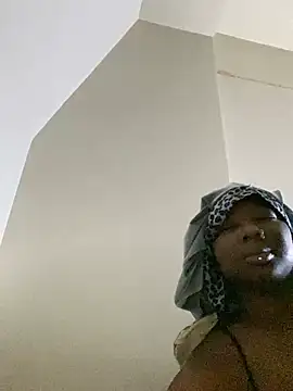 Snapshot of DamnBubbles chatting on January 18, 2025, 7:38 am DamnBubbles online show from January 18, 2025, 7:38 am